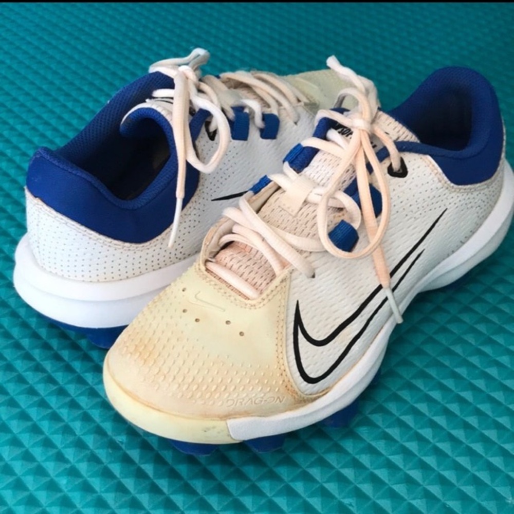 NIKE Hyperdiamond 4 Pro MCS
Women's Softball Cleats | 7.5